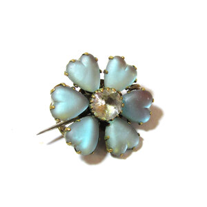 ★Antique heart saphiret glass flower motif brooch