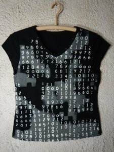 ｎ9033　Koy Luck　コケット　日本製　レディース　vネック　半袖　数字　デザイン　tシャツ　人気　送料格安
