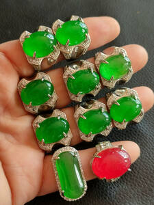 清代　冰種帝王緑翡翠嵌め　金指輪１０枚　共箱