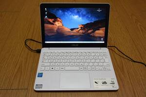 ☆ ASUS製 EeeBook X205TA(白) Atom/64GB/2GB/webカメラ/Win10/軽量(980g) ☆