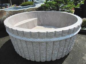 直径2.15m 天然御影石（桜）彫刻 桶形風呂 ６人入れる 露天風呂 温泉 石風呂 和室