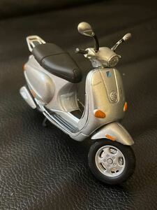 1/18スケール ベスパ 125 ET4 VESPA ダイキャストバイク ミニカー オートバイ 完成品 Maisto マイスト