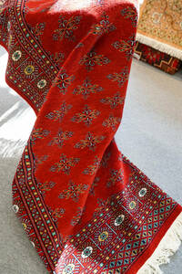 蝶のモチーフのパキスタン手織り絨毯 size:160×95cm アクセントラグ