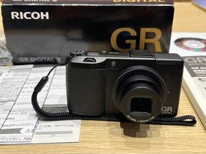 1円〜！【美品】 RICOH リコー GR III gr3 DIGITALコンパクトデジタルカメラ ブラック 通電動作確認済 付属品付 箱付 でございます。