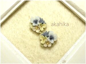 akahika*樹脂粘土花パーツ*左右対称くすみカラーブーケ・ビオラと小花・ブルー