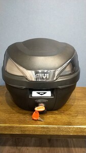 GIVI ジビ B27 トップケース リアボックス 鍵2本新品汎用ベースキット付き