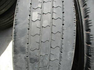 ２１５／６５Ｒ１５　１１０／１０８ＬＴ　ダンロップ　ＳＰＬＴ３３　２０１８年製　４本　カムロード　ダイナ　ハイエース