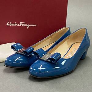 6a9 《美品》 Salvatore Ferragamo サルヴァトーレ フェラガモ VARA 1 ヴァラリボン エナメルパンプス ブルー パテントレザー イタリア製