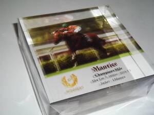 匿名送料無料 ☆モーリス Maurice アクリル素材 置物 縦8×横8㎝ ★香港 チャンピオンズマイル 優勝 2016.5.1 ☆J.モレイラ 未使用 即決！