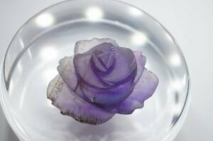 希少！35年前の原石を加工彫刻！極上天然アメジスト（紫水晶）「薔薇」彫刻研磨艶消し仕上げ5.61ct