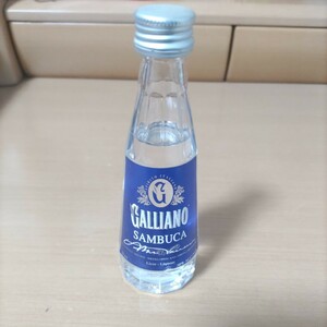 サンブーカ　ガリアーノ　SAMBUCA GALLIANO LIQUEUR 　 ITALY　38度　50ml　アルコール　リキュール　20年前物　未開封　コレクション　酒