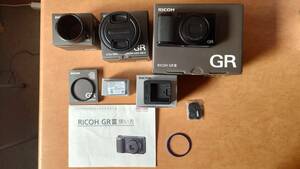 ■極上品■ RICOH リコー GR III デジタルカメラ APS-Cサイズ大型CMOSセンサー搭載 GRIII GR3 元箱 付属品多数付き 超お得