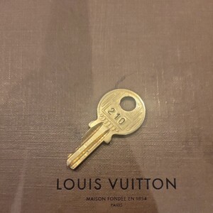 美品 Louis Vuitton パドロック カデナ 南京錠 ルイヴィトン 鍵 ゴールド 　番号　210　送料85円～