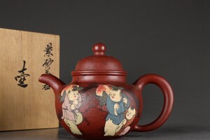 清時代 紫砂彫 彩絵童子壽桃老紫砂茶壺 印花龍紋款【仁】中国陶磁器 朱泥急須 茶壷 茶道具 置物 蔵出