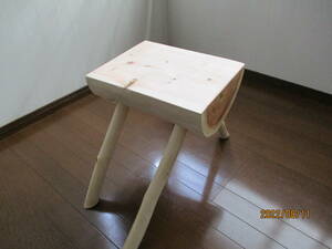 天然木 ひのき ヒノキ 丸太と枝を使用した手作り椅子 ハンドクラフト 色を塗ったり，磨いたりお好みでどうぞ
