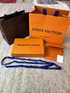 LOUIS VUITTON　ロゴ入り紙袋　箱　リボン　メッセージカード