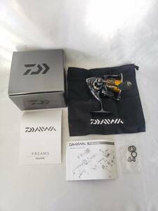 あ966 新品 未使用 DAIWA ダイワ FREAMS 2004 15 フリームス リール ★釣具屋閉店品 引き取り可 大阪