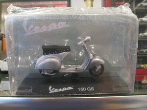 即決可★海外販売イタリアエデイコラ1/18ベスパ Vespa150GS(1955)シルバー リフレット付き 彡