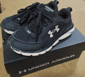 中古品　アンダーアーマー　UNDER ARMOUR　UAチャージド アサート9 シンセティック レザー エクストラ ワイド 25.5㎝　ランニング　キッズ