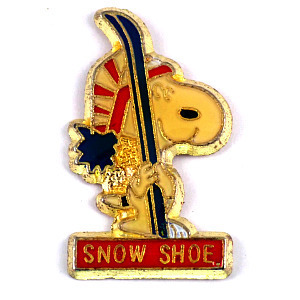 ピンバッジ・スキー板とスヌーピー漫画キャラクター犬 SNOOPY SKIING SNOW-SHOE◆フランス限定ピンズ◆レアなヴィンテージものピンバッチ