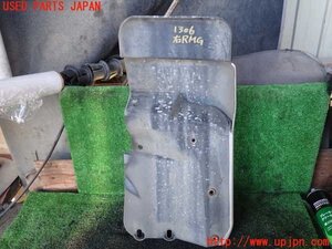 5UPJ-13061454]パジェロ(V45W)右リアマッドガード(泥除け) 中古