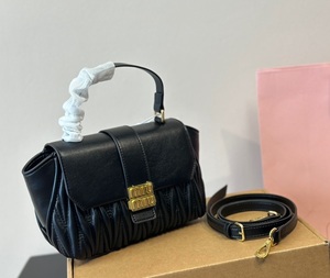 美品MIU MIU ミュウミュウ マテラッセ2way レザー ハンド ショルダーバッグ ブラック #2461528