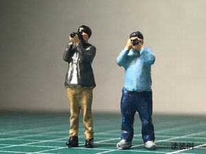 写真を撮る人（1/80）未塗装2種類入り　すずめ模型製3Dプリントパーツ　HO-S258