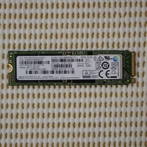 Samsung 512GB SSD (M.2 / 2280 / NVMe) 動作確認済み