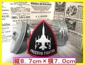 アイロン 接着 刺繍 ワッペン◆戦闘機　飛行機　Ｆ５　黒　◆　キャラクター　アメトイ　アメ雑　雑貨　アメキャラ