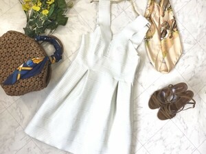 e129★ H&M エイチアンドエム 夏ワンピ♪ 白 ホワイト ボンディング ワンピース ノースリーブ Vネック 伸縮性有 海 バカンスに♪