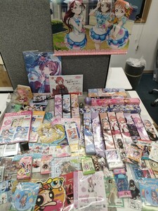 ◎0609/2630 1円〜　アニメグッズ　まとめ 大量 ラブライブ 　ホロライブ　他　タペストリー/アクリルスタンド等　※同梱不可