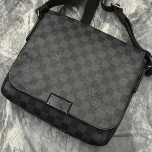 1円【美品】LOUIS VUITTON ルイヴィトン ディストリクト PM ダミエグラフィット メンズ ショルダーバッグ サコッシュ ポシェット 黒色