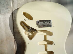 　Fender JAPAN ST57US　　BODY　ブリッジ付き