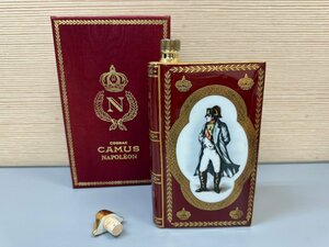 【M199】CAMUS NAPOLEON カミュ ナポレオンブック 赤陶器ボトル 1197g COGNAC ブランデー 箱・替栓付 未開栓 古酒 洋酒