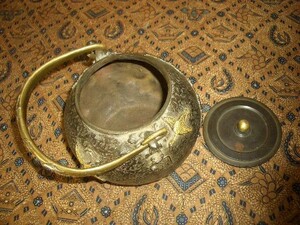 鉄製茶壺・鉄瓶（１４４）