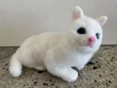 羊毛フェルト 猫 置物 白（青い目）ハンドメイド　ぬいぐるみ