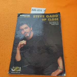 A06-074 STEVE GADD UP CLOSE TRANSCRIPTIONS BY STEVE GADD AND BOBBY CLEALL 破れあり。表紙 本体 共に劣化あり。テープ修正あり。