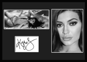 10種類!Kylie Jenner/カイリー・ジェンナー/ファッション/コスメ/サインプリント&証明書付きフレーム/BW/モノクロ/ディスプレイ(9-3W）