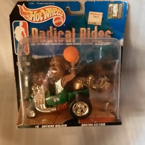 ホットウィール NBA＃８　HW　1/43 1999 ホットウィール　NBA　ラディカル・ライズ　ANTOINE WALKER　未開封