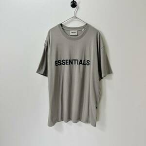 新品 FOG Fear Of God Essentials フィアオブゴッド エッセンシャルズ Mサイズ LOGO Tシャツ チャコール CHARCOAL