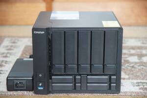 QNAP TS-932X 9ベイ NAS 10GbE対応 Quad-Core QTS5.2 中古