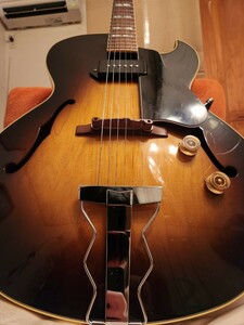 Archtop Tribute AT105CL フルアコ　ギター　アーチトップ　フルアコースティックギター　アーチトップギター　アーチトップトリビュート
