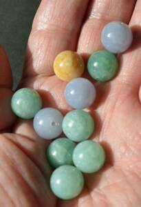 天然石卸、最高品質翡翠数珠玉、１1.0ｍｍφｘ10珠。