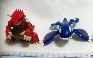 ポケモン　グラードン　カイオーガ　フィギュア