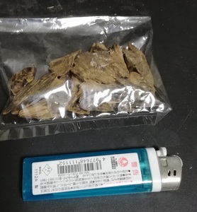 良質な香木　沈香　重さ１５ｇ　本物保証