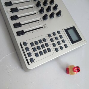 m-audio uc-33e M-AUDIO UC-33E UC-33 Evolution MIDI コントローラー ホワイト 動作確認済み 中古 送料無料 ☆