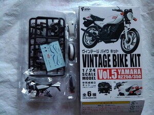 ヴィンテージ バイクキット Vol.5 YAMAHA RZ250(ニューパールホワイト/1980年)　1/24 ミニプラ　エフトイズ