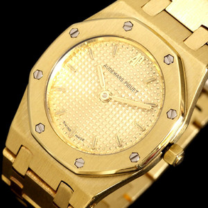 B6008【AUDEMARS PIGUET】オーデマ・ピゲ ロイヤルオーク 最高級18金無垢レディQZ 腕周り17cm 重さ81.0g ケース幅24.5mm