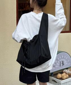 【新品未使用】ドローコード　巾着 ショルダーバック　ブラック　大容量　かわいい　ワンショルダー　カジュアル　シンプル