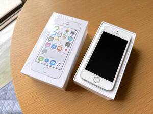 新品 Apple iPhone 5s 32GB シルバー ホワイト docomo ME336J/A